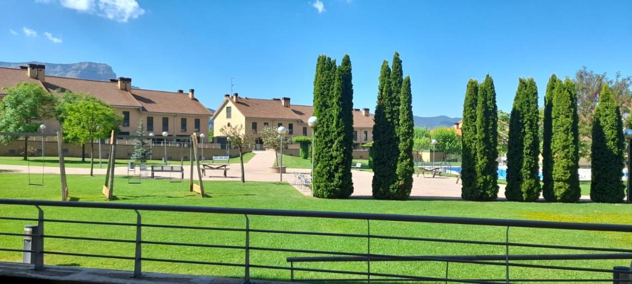 Monteperdido Jaca Appartement Buitenkant foto